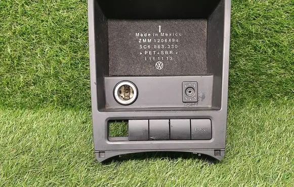 Volkswagen Jetta VI Glove box central console 5C7857925