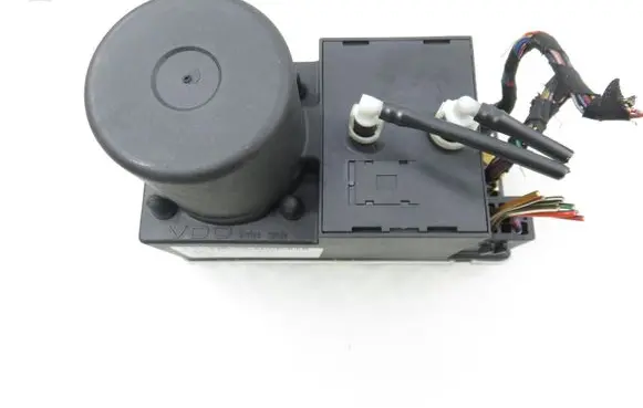 Audi A4 S4 B5 8D Central locking vacuum pump 8L0862257K