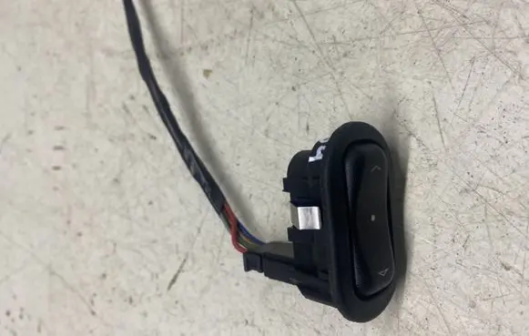 Opel Zafira A Electric window control switch 13363100 90561388