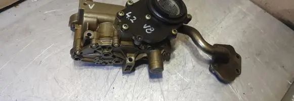 Audi A4 S4 B7 8E 8H Oil pump 079115277J