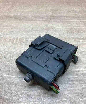 Toyota Avensis T270 Fuse module 9441927