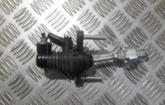 Toyota RAV 4 (XA30) Clutch master cylinder 110717 001411200