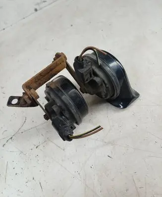 Volkswagen Polo IV 9N3 Horn signal E1000209