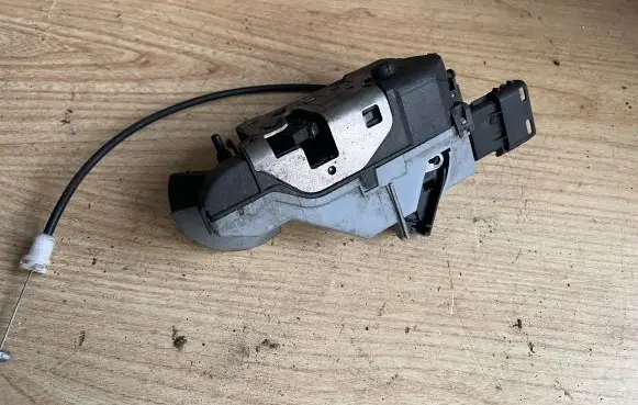 Peugeot 308 Front door lock 567151 A01517 2199A146914