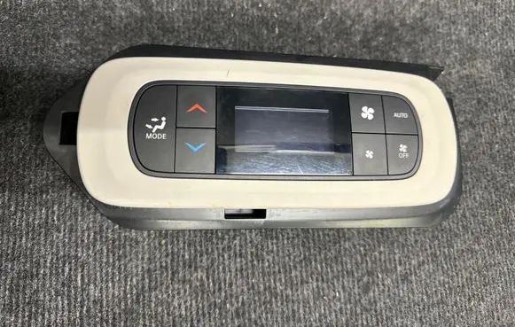 Chrysler Pacifica Climate control unit P68223337AF T109710462