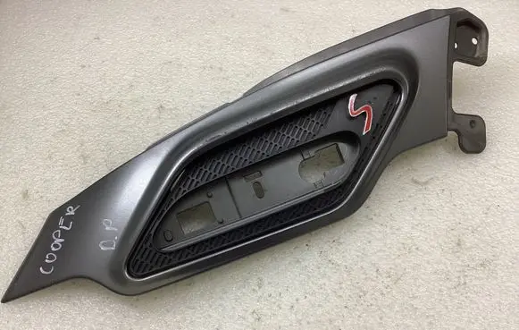 Front fender indicator light