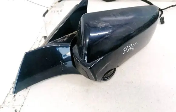 Cadillac CTS Front door electric wing mirror 25747486