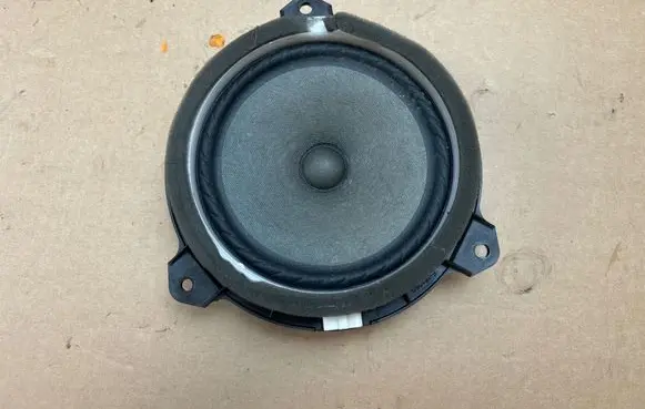 Toyota Avensis T270 Rear door speaker 861600D180