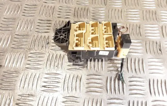 Toyota Avensis Verso Fuse module
