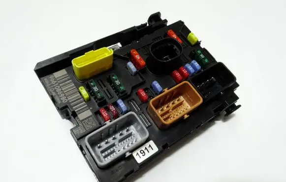 Citroen C4 I Picasso Fuse module 9661086980 S11833628