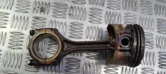 Renault Laguna II Piston with connecting rod 1010