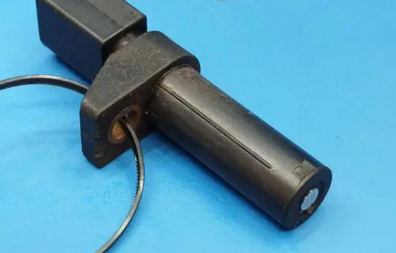 Mercedes-Benz C W203 Crankshaft position sensor 0031532828
