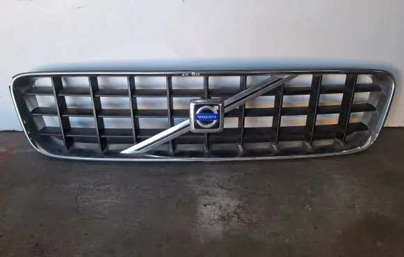 Volvo XC90 Front bumper upper radiator grill 8620641 50091
