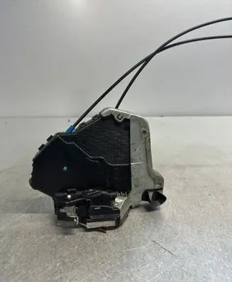 Toyota Avensis T250 Front door lock 6H2206
