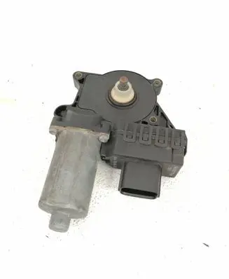 Ford Mondeo Mk III Front door window regulator motor 0130821770