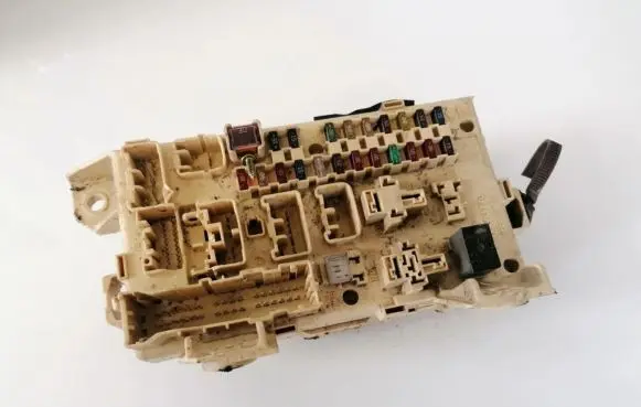 Toyota Avensis Verso Fuse box set 8922144030 89221-44030