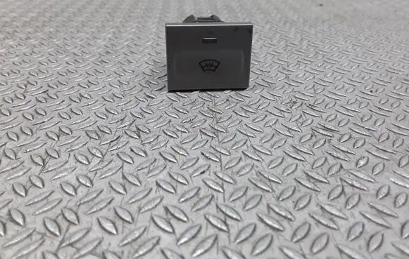 Ford Focus Windscreen/window heater switch 8V4T18K574AB