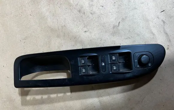 Volkswagen PASSAT B6 Front door window switch trim 3C1867171B