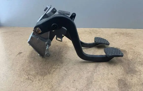 BMW 3 E46 Clutch pedal 35111163863 35112229128 1163863