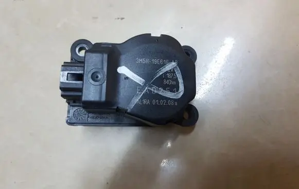 Ford C-MAX I Air flap motor/actuator 3M5H19E616AB