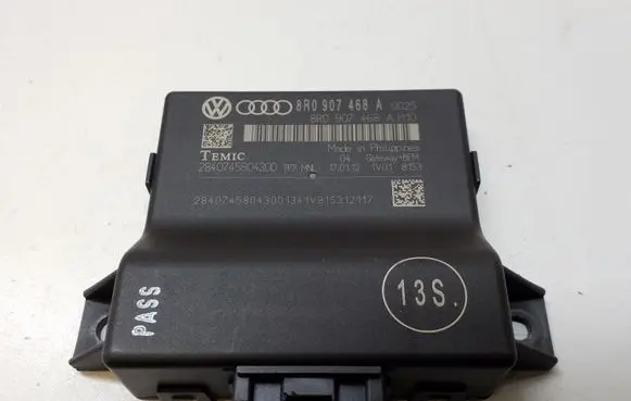 Audi A5 8T 8F Gateway control module 8R0907468A