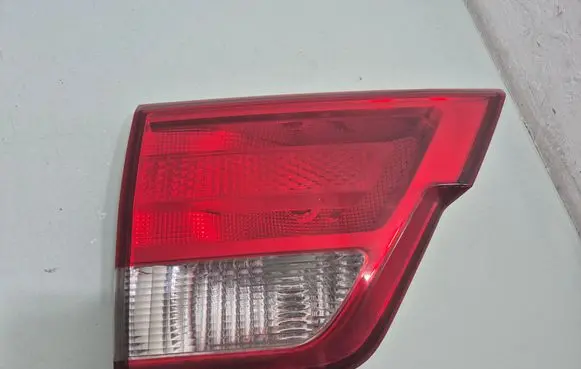 Tailgate rear/tail lights