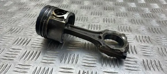 Opel Astra H Piston with connecting rod