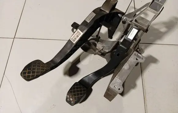 Audi A6 S6 C6 4F Brake pedal 4F1721117B