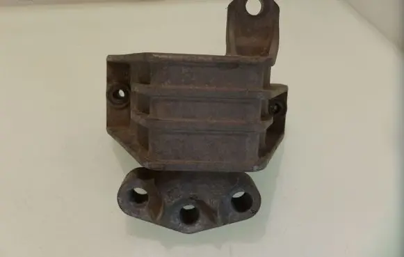 Opel Vectra B Engine mount bracket V05369