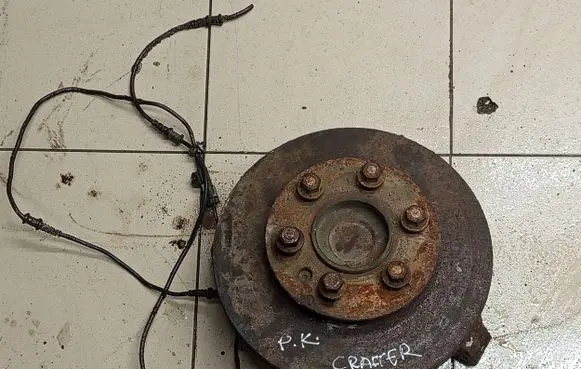 Volkswagen Crafter Front wheel hub spindle knuckle