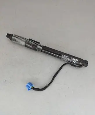 BMW M5 Tailgate strut 8737952