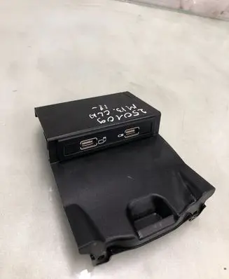 Mercedes-Benz CLA C117 X117 W117 USB socket connector A1728202200