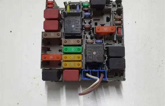 Fiat Punto Evo Fuse module 13687865