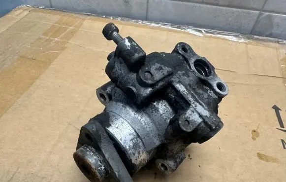 Volkswagen Amarok Power steering pump 7E0422154E