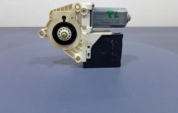 Seat Altea XL Front door window regulator with motor 5P0837401