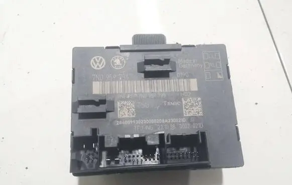 Skoda Superb B6 (3T) Door control unit/module 7N0959795