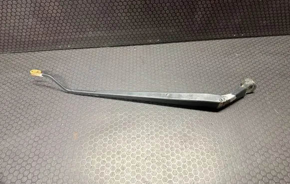 Toyota Corolla Verso AR10 Front wiper blade arm 6799