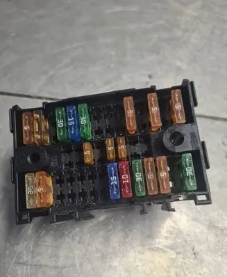 Volkswagen Transporter - Caravelle T5 Fuse module 7H0937617A