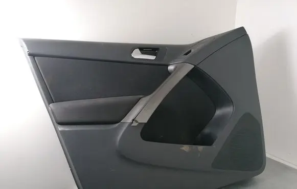 Volkswagen Tiguan Front door card panel trim 5N0867011