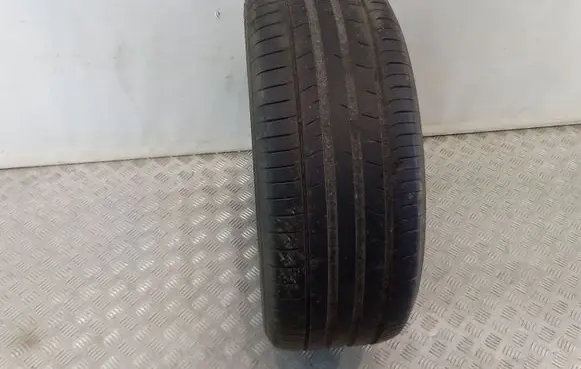 Land Rover Discovery 5 R20 summer tire 26550R20