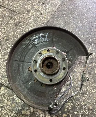 Opel Meriva B Front wheel hub