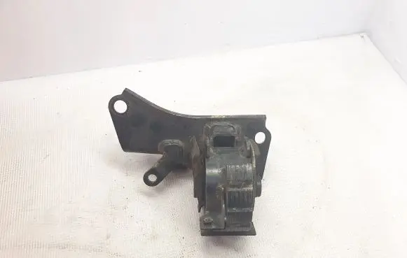 Toyota Avensis T250 Engine mount bracket 123720R010