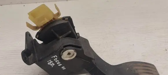 Ford Focus Accelerator throttle pedal 2M519F836AE