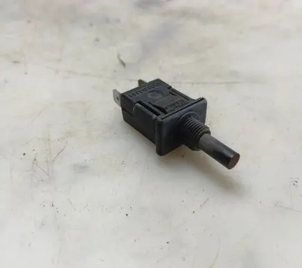 Mercedes-Benz W123 Front door sensor 0008213252