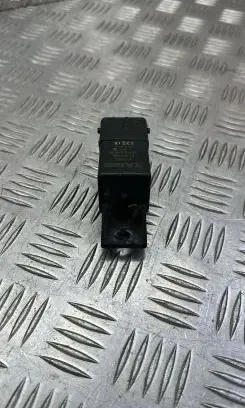 Peugeot 308 Glow plug pre-heat relay 9802424080