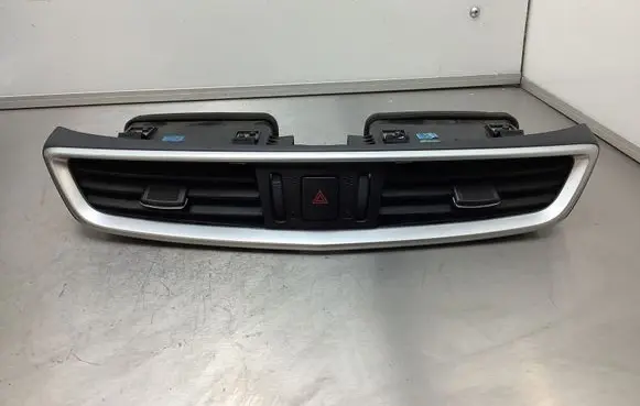 Nissan Qashqai Dash center air vent grill PG05LZ08 687504EA0A 30490053C