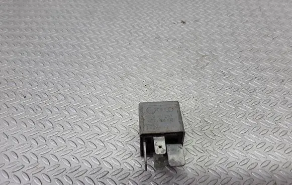 Volkswagen PASSAT B5 Other relay 8D0951253