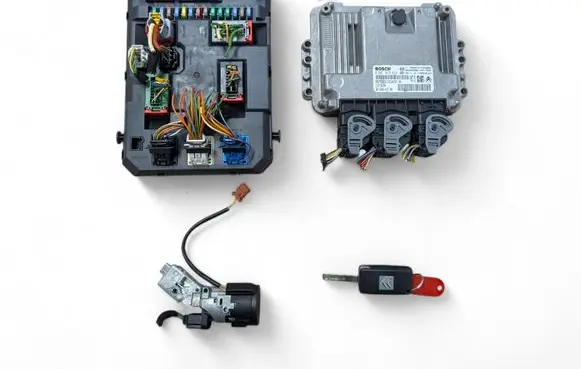 Citroen C3 Picasso Engine ECU kit and lock set 0281013872 9664843780