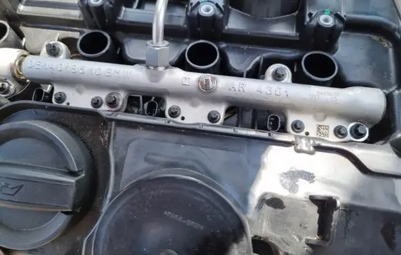 BMW 3 F30 F35 F31 Fuel main line pipe 8665635