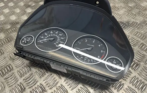 Speedometer (instrument cluster)
